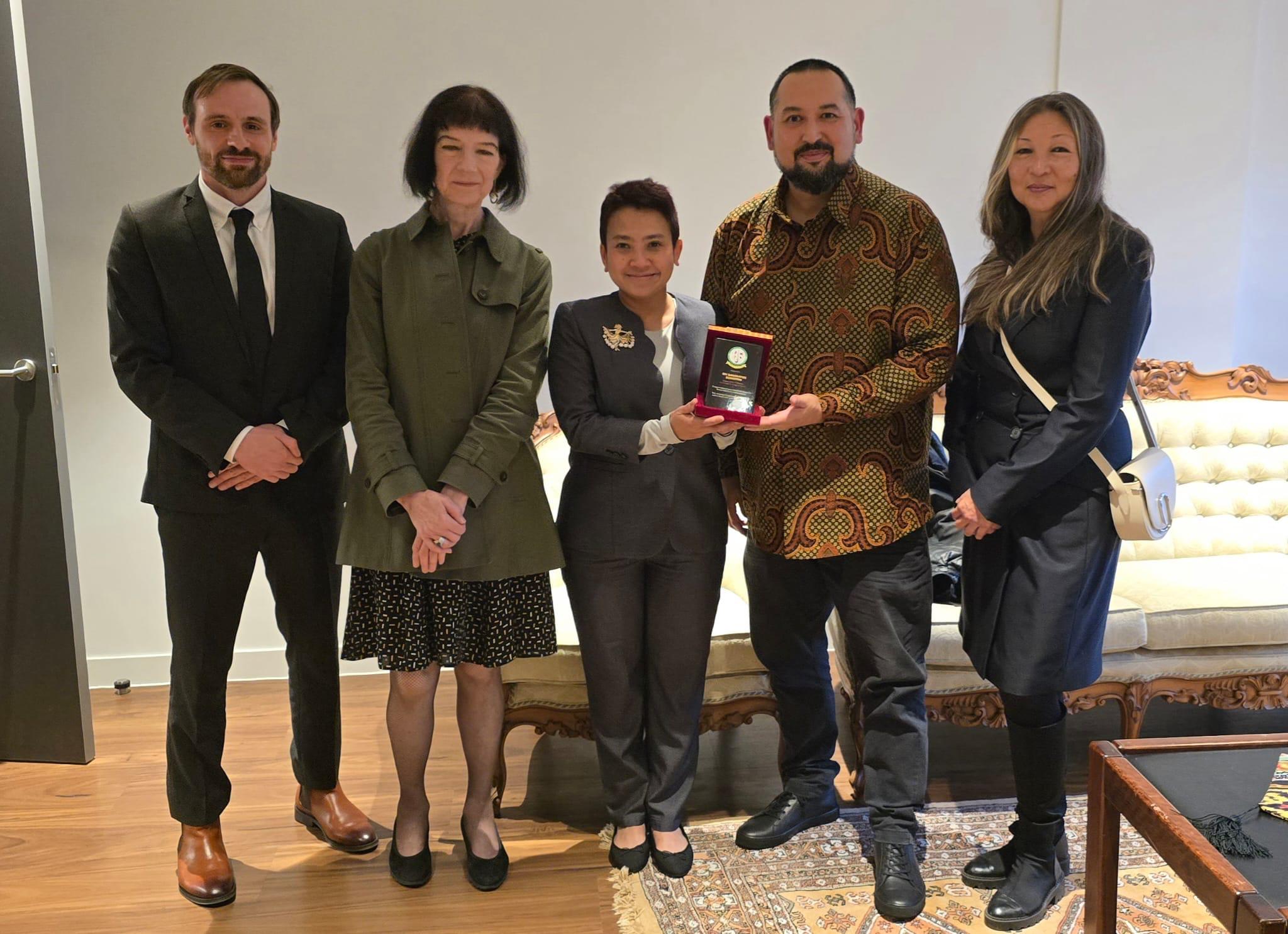 PSF UK presenting a plaque to Ibu Donatirin Sahadatun, Deputy Chief of Mission